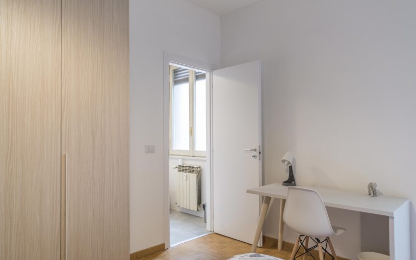Via Savona 26 – Room 4 ” Double use”